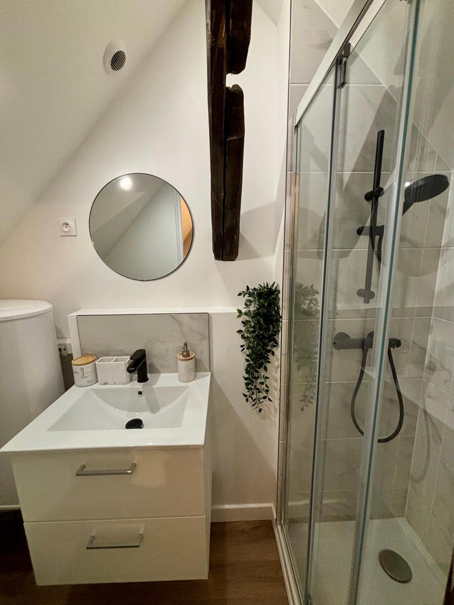 Le Petit Jardin, Proche Gare, Hyper Centre Apartment Cambrai Exterior photo